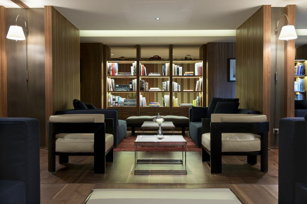 Executive-Lounge-D-Hotel