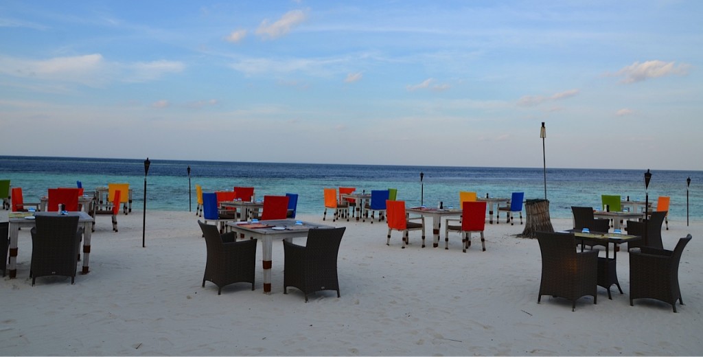 Dhevanafushi-beach restaurant