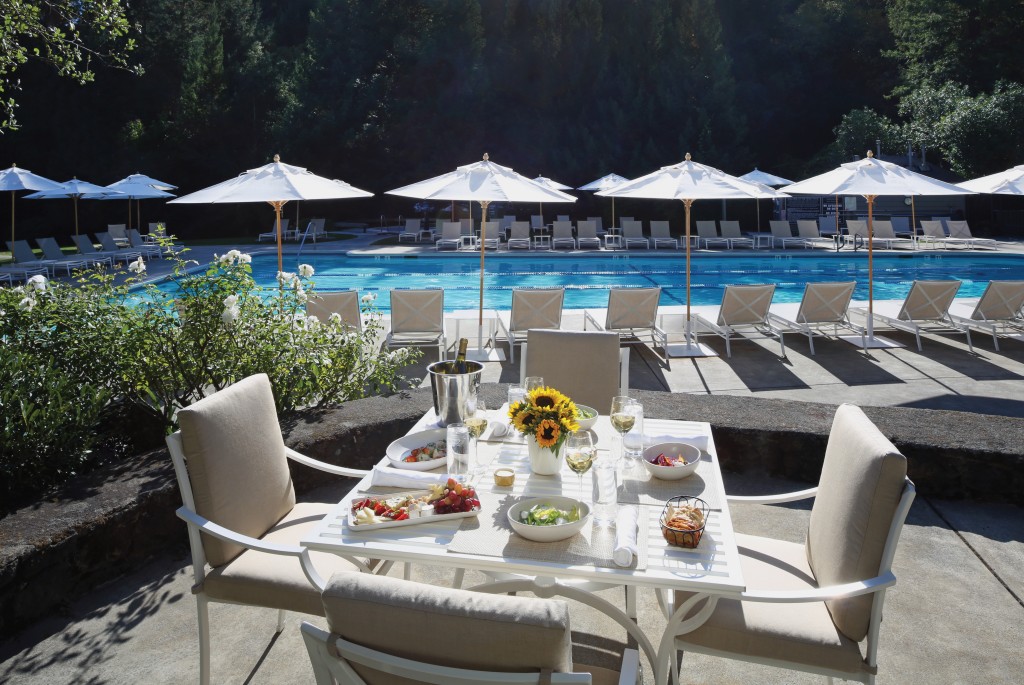 Family pool & cafe in Meadowood Resort Napa Valley