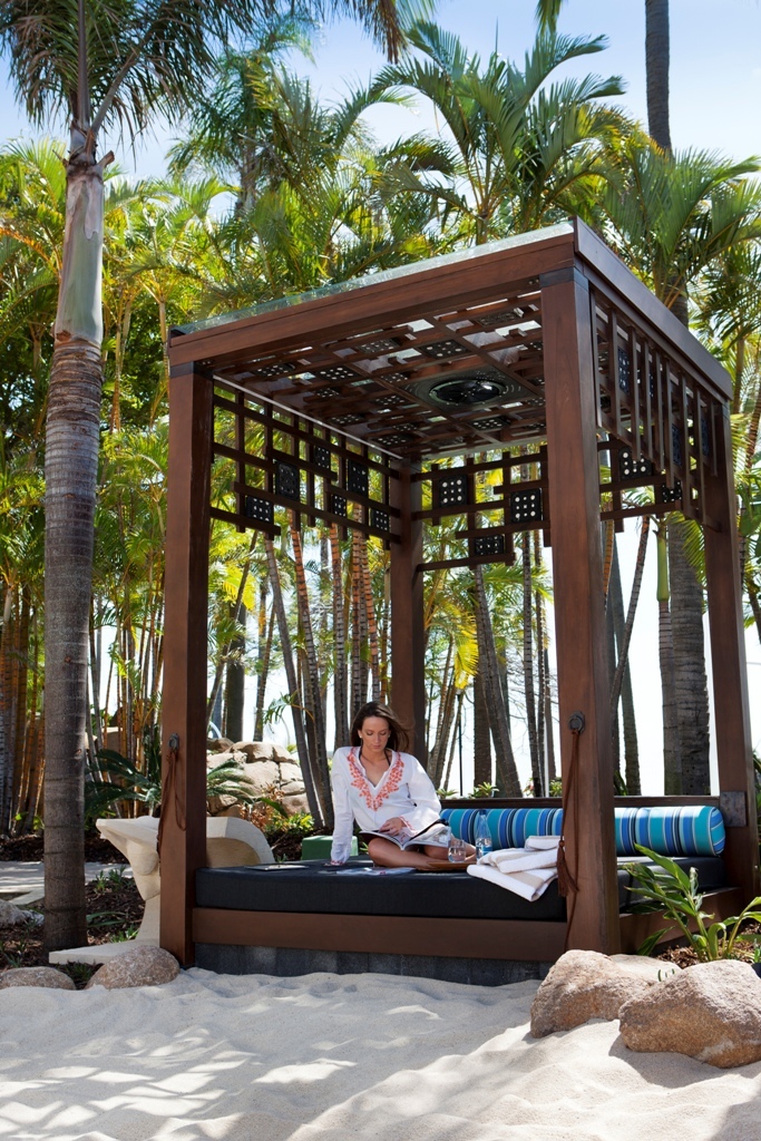 Marriott-GC-pool-cabana