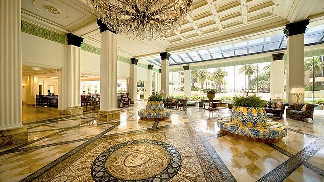 Palazzo-versace-lobby