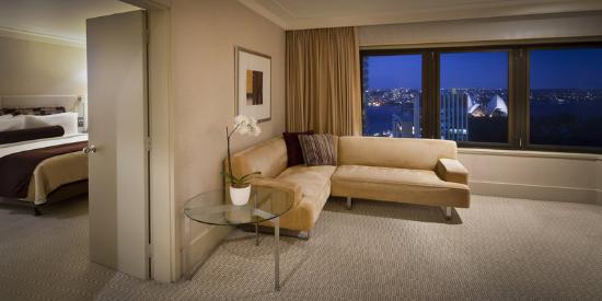 Intercontinental-sydney-harbour-executive-suite-living-room