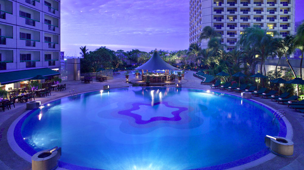singapore-fairmont-pool
