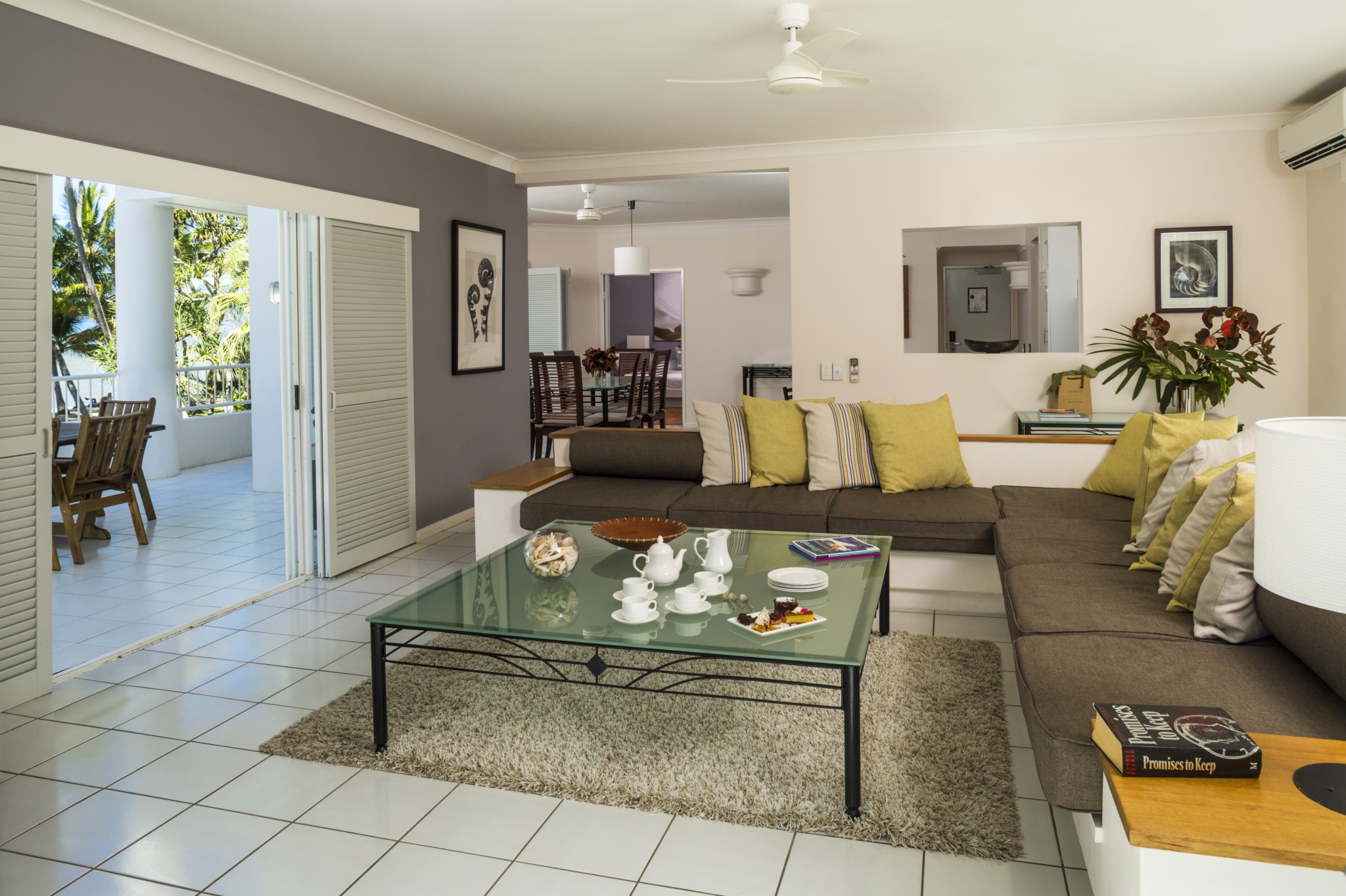 Alamanda Suite Lounge - Alamanda Palm Cove by Lancemore