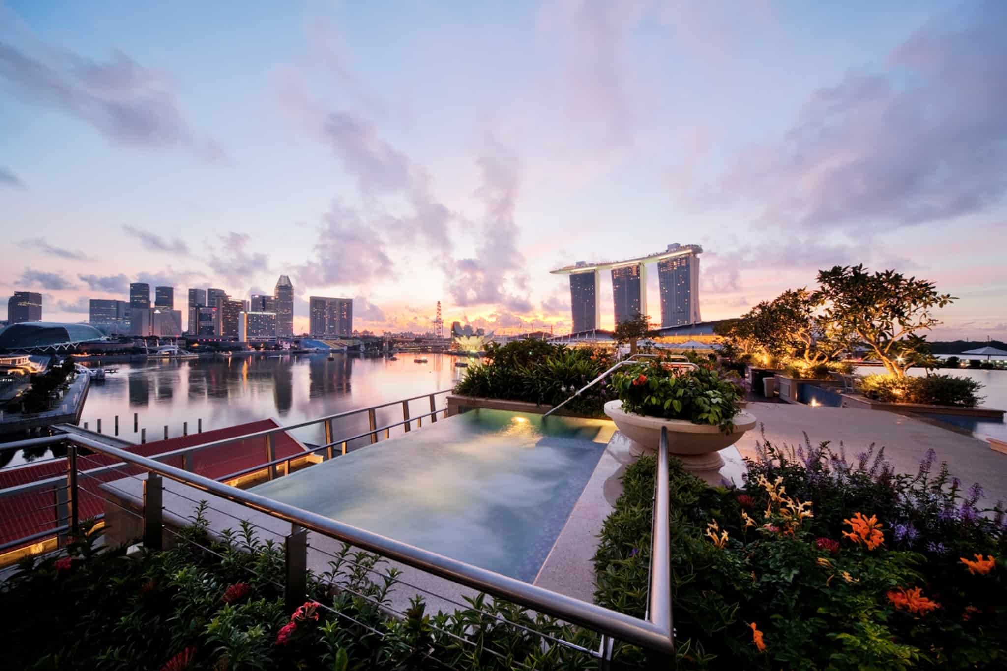 Rooftop Jacuzzi - The Fullerton Bay Hotel Singapore